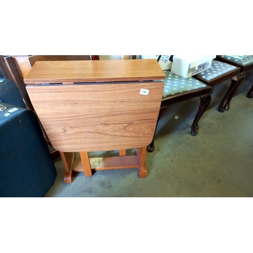 742 - A drop leaf Formica table COLLECT ONLY.