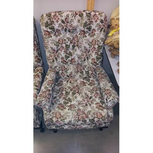 767 - A 2 seat Cottage settee with chair COLLECT ONLY