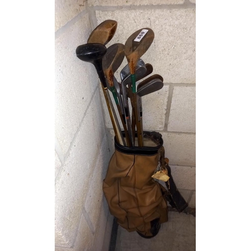 868 - A quantity of vintage golf clubs in bag COLLECT ONLY