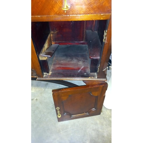 876 - An Edwardian mahogany sideboard, COLLECT ONLY.