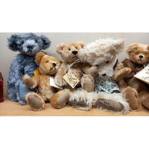 52 - 6 collectors bears by artists Mary Holden, Bearbury, Appletree, Bear with me etc