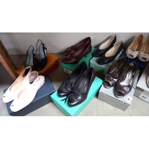 81 - 15 pairs of ladies shoes, Clarks, K, Footglove, Lotus, Van Dal, Elmdale and 2 pairs made in Italy, s... 