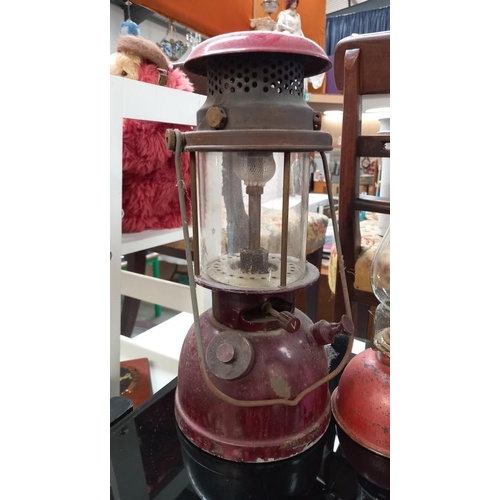 94 - A vintage Veritas pressure lantern & a finger oil lamp