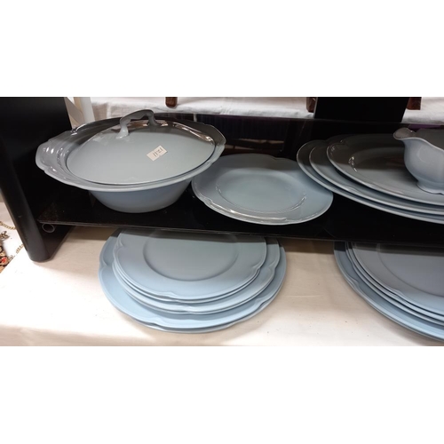 98 - A quantity of Johnson Bros dinner plates COLLECT ONLY