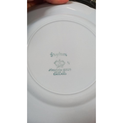 98 - A quantity of Johnson Bros dinner plates COLLECT ONLY