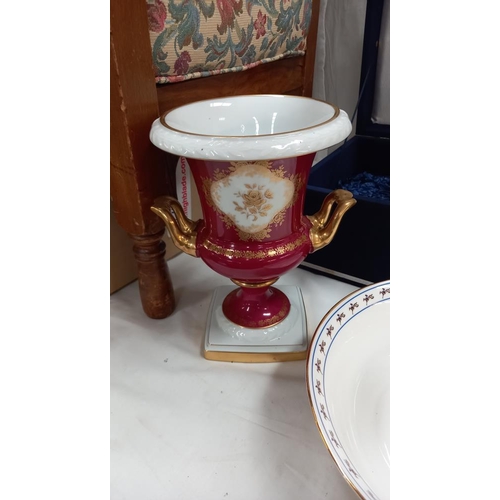 175 - A boxed Gural special handmade vase, injured jockey fund limited edition 159/1000, E:R Diamond Jubil... 