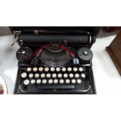 179 - A vintage Underwood typewriter COLLECT ONLY