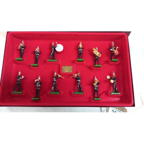 227 - A boxed Britain's set 5293 limited edition no 2958/5000 The blues and Royals