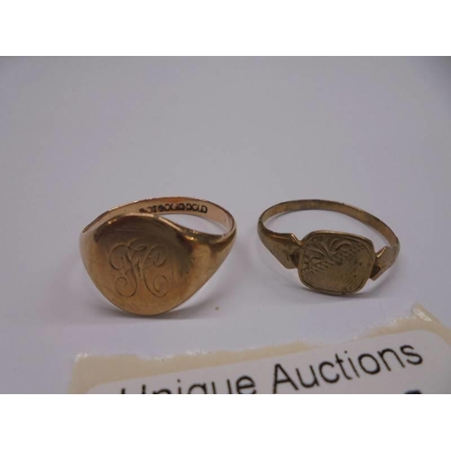 1031 - Two 9ct gold signet rings, sizes O and Q, 4.7 grams.