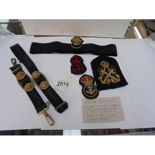 2076 - Hooks and cap badges supposedly belonging to Brian Gandy, 2 years service, 1952-1954 or 1953-1955.