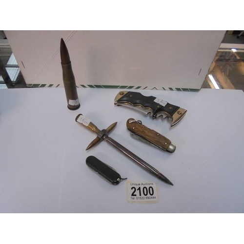 2100 - An item of trench art, three vintage pen knives etc.,