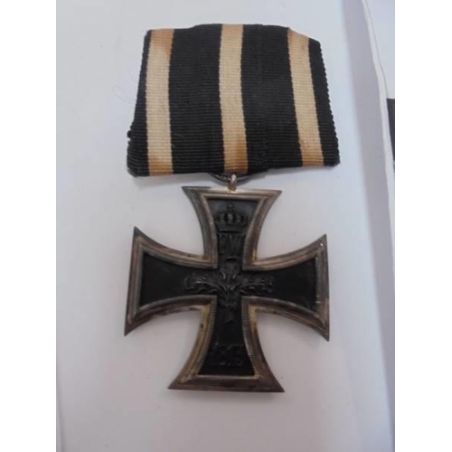 2114 - An Iron cross medal dated 1914.