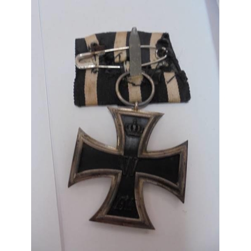 2114 - An Iron cross medal dated 1914.