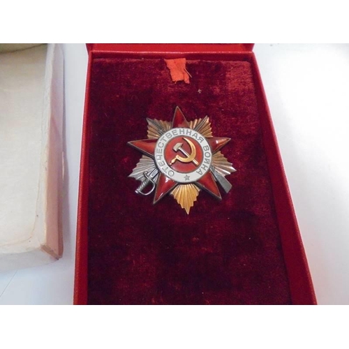 2148 - A Russian badge and a Russian medallion.