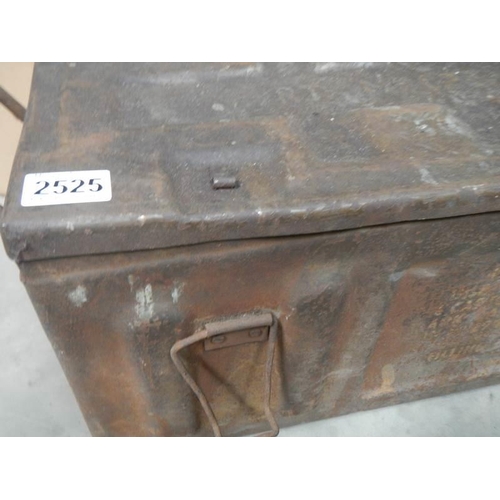 2525 - A large old military two handled box.