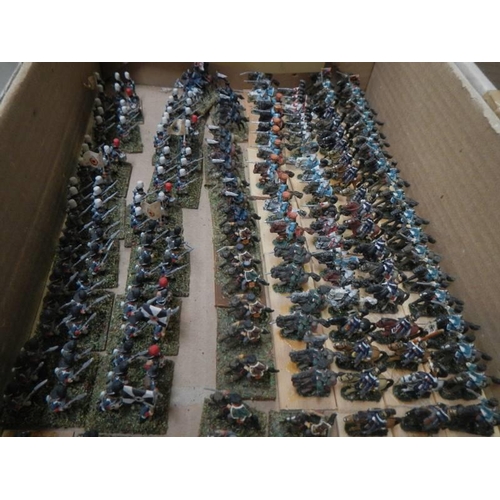 2613 - A large private collection of war gaming figures, war game figures including armies, tanks, aircraft... 