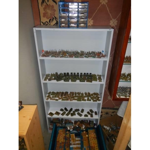 2613 - A large private collection of war gaming figures, war game figures including armies, tanks, aircraft... 