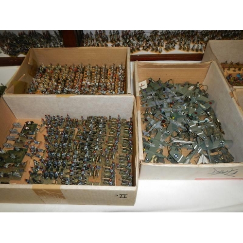 2613 - A large private collection of war gaming figures, war game figures including armies, tanks, aircraft... 