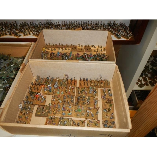 2613 - A large private collection of war gaming figures, war game figures including armies, tanks, aircraft... 