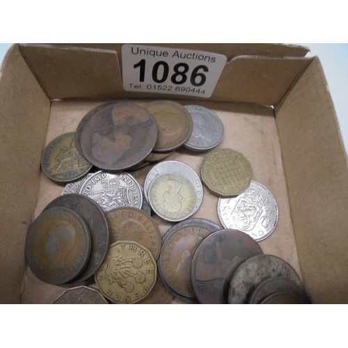 1086 - A mixed lot of old copper and nickle coins.