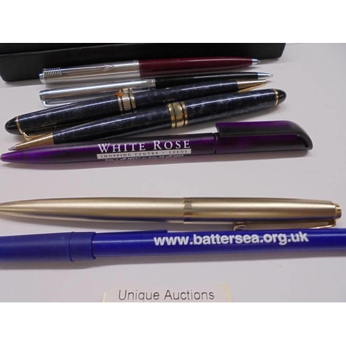 1091 - A quantity of ball point pens including advertising.