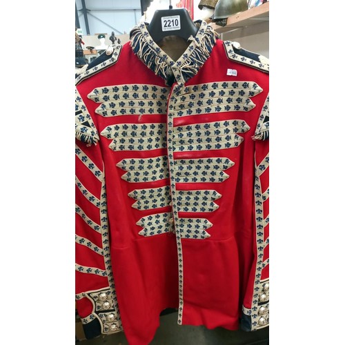 2210 - A Coldstream Guards drummers tunic, 1960/70's.