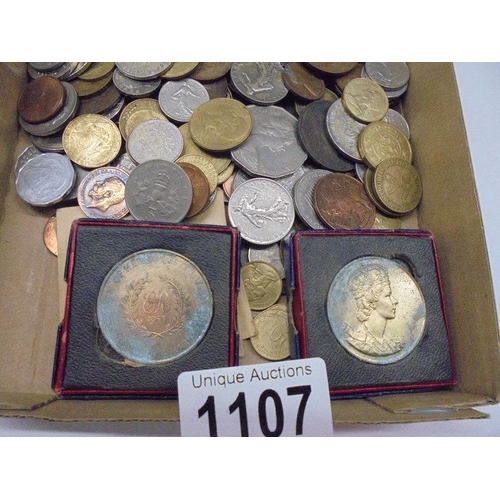 1107 - A mixed lot of UK and foreign coins.