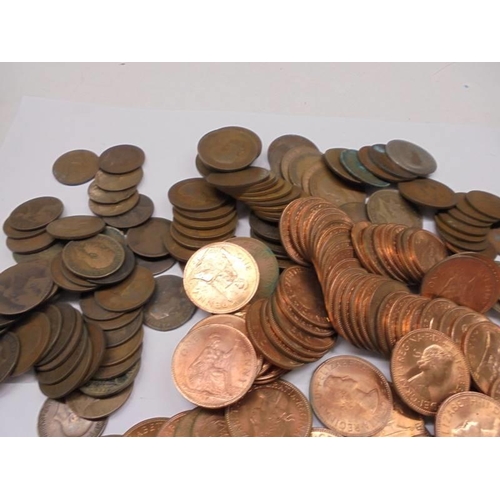 1108 - A large lot of copper pennies and halfpennies.