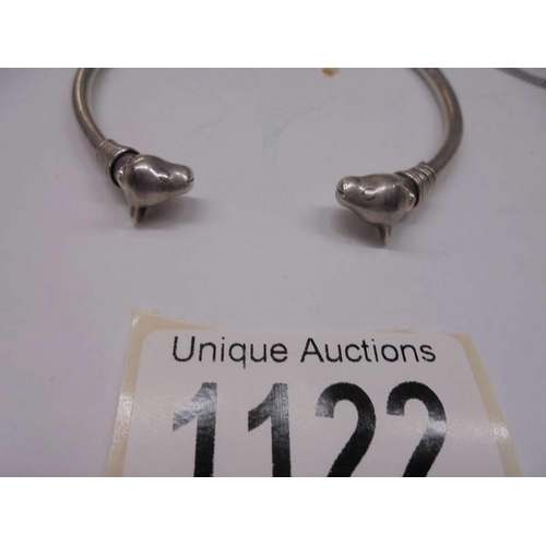 1122 - A silver bangle and a silver articulated bear pendant.