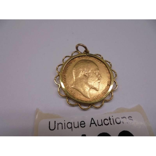 1129 - An Edward VII full sovereign mounted in a 9ct gold pendant, gross weight 9.64 grams.