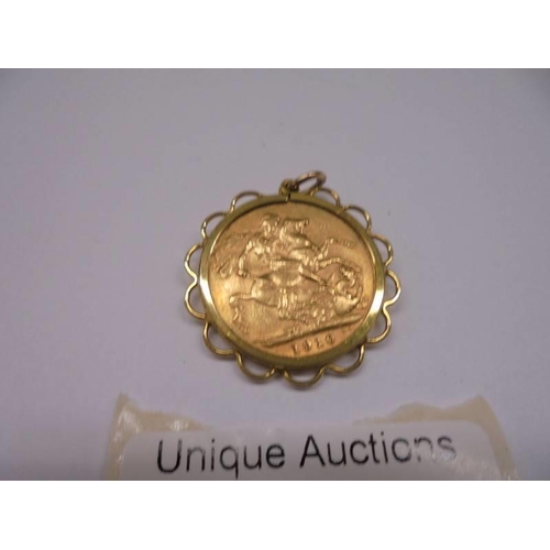 1129 - An Edward VII full sovereign mounted in a 9ct gold pendant, gross weight 9.64 grams.