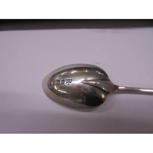 1162 - A cased set of six silver apostle spoons with sugar nips.