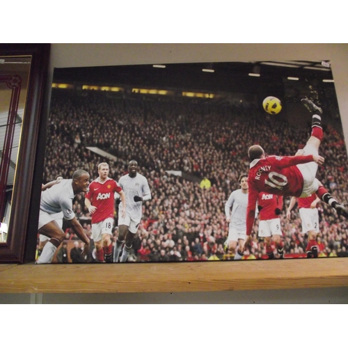 9 - 2 Manchester United canvas prints and a framed and glazed Manchester United mirror - COLLECT ONLY