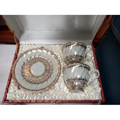 174 - A cased pair of porcelain tea cups & saucers from Thailand