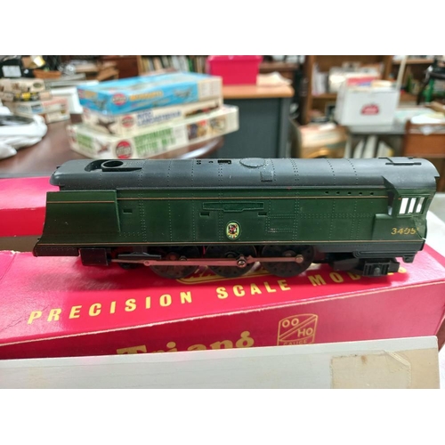 181 - Tri-ang railways R.356 battle of Britain class loco Winston Churchill with smoke and Hornby R.066 LM... 