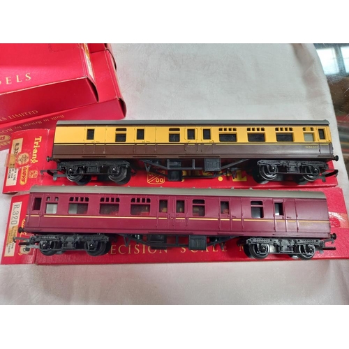 190 - 7 boxed Triang railways scale models (see condition report for model numbers)