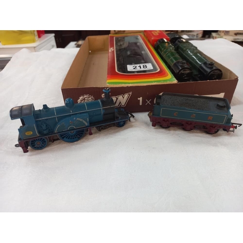 218 - 3 Triang 00/H0 gauge engines with tenders & boxed Meccano H0 Atlantic Coast Line loco & tender