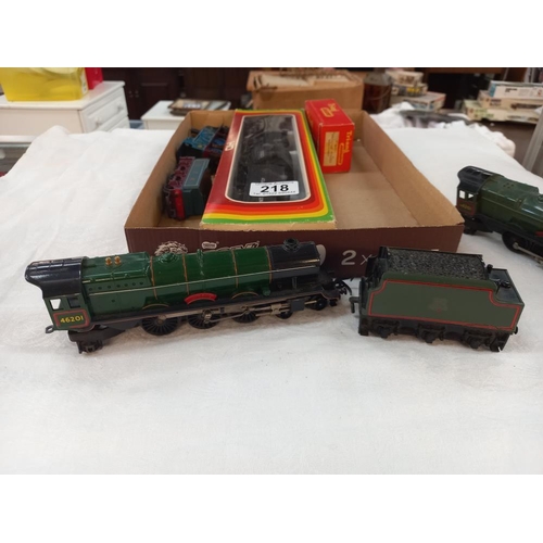 218 - 3 Triang 00/H0 gauge engines with tenders & boxed Meccano H0 Atlantic Coast Line loco & tender