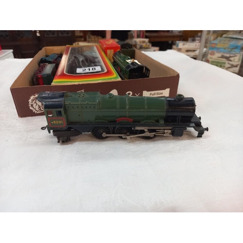 218 - 3 Triang 00/H0 gauge engines with tenders & boxed Meccano H0 Atlantic Coast Line loco & tender