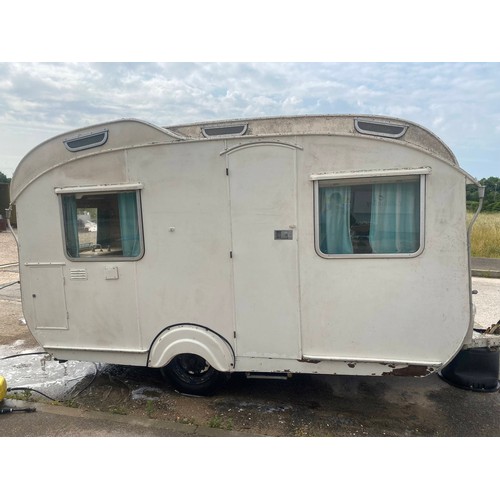 1511 - Vintage 1950s Stirling Caravan, solid underneath gas lighting as original with heating, shower room ... 