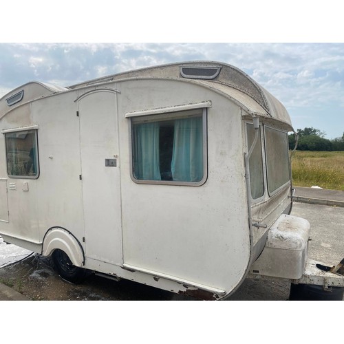 1511 - Vintage 1950s Stirling Caravan, solid underneath gas lighting as original with heating, shower room ... 