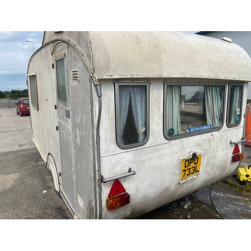 1511 - Vintage 1950s Stirling Caravan, solid underneath gas lighting as original with heating, shower room ... 