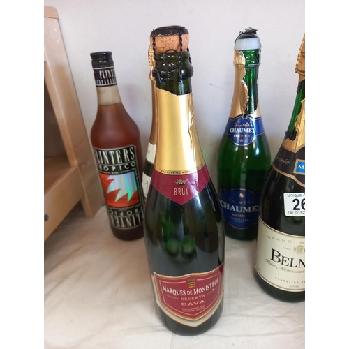 261 - 4 bottles of sparkling wine/perry & a bottle of flavoured wine COLLECT ONLY