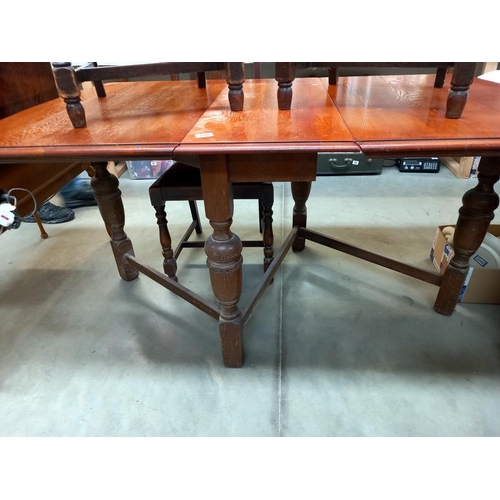 298 - An Edwardian oak gateleg table COLLECT ONLY