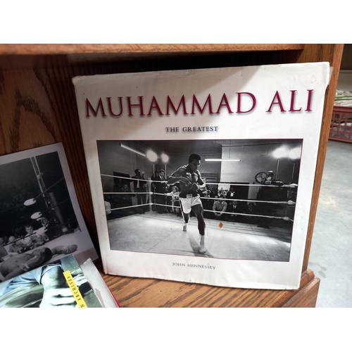 316 - A good selection of books on boxing including Mike Tyson, Muhammed Ali & Tyson Fury etc. including p... 