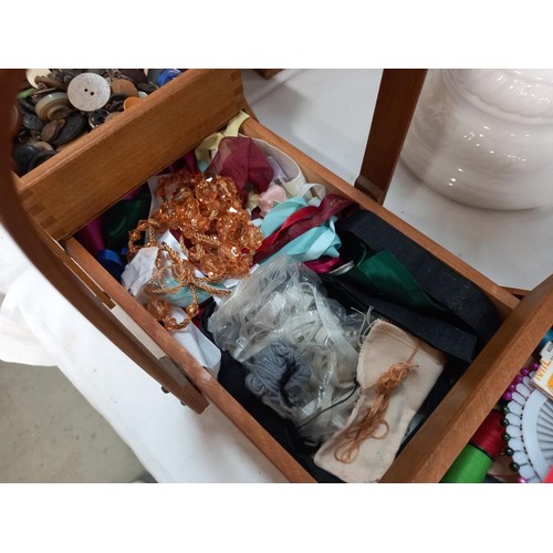 95 - A vintage concertina sewing box + content, including cotton reels, buttons etc