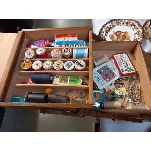 118 - a large vintage sewing box + contexts including cotton reels etc