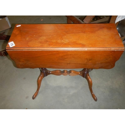 178 - A small Victorian mahogany drop side table, COLLECT ONLY.