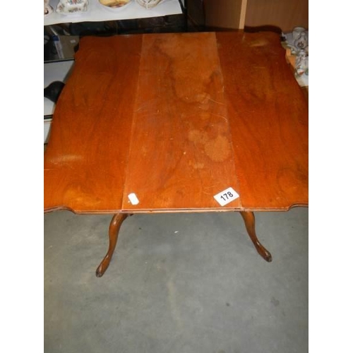 178 - A small Victorian mahogany drop side table, COLLECT ONLY.