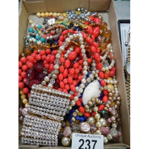 237 - A mixed lot of costume jewellery.